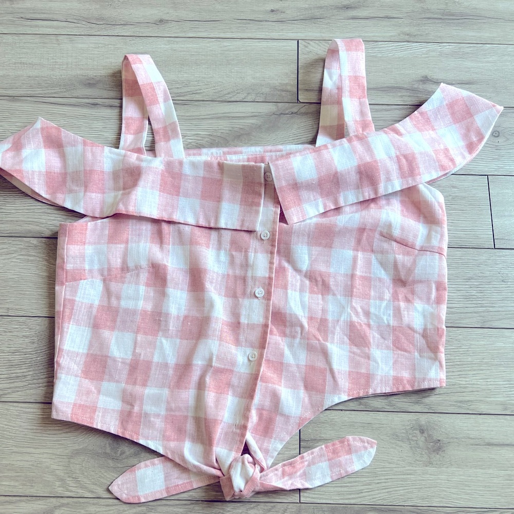the room Off Shoulder pink Top Size Medium fits small 100% cotton